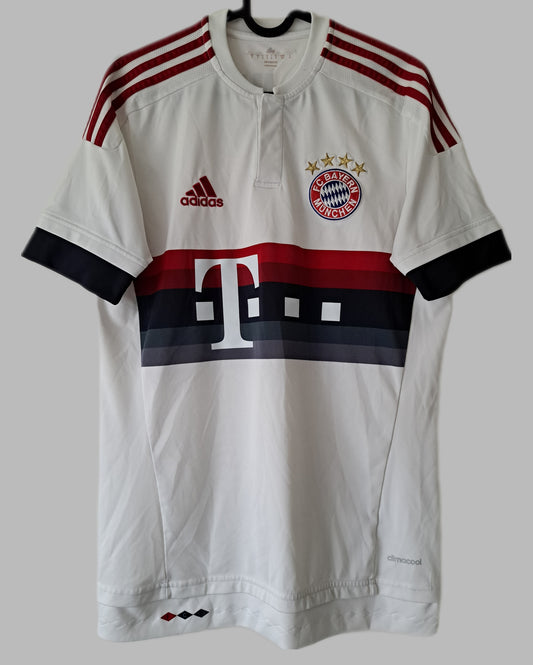 Bayern München 2015-16 Away Shirt