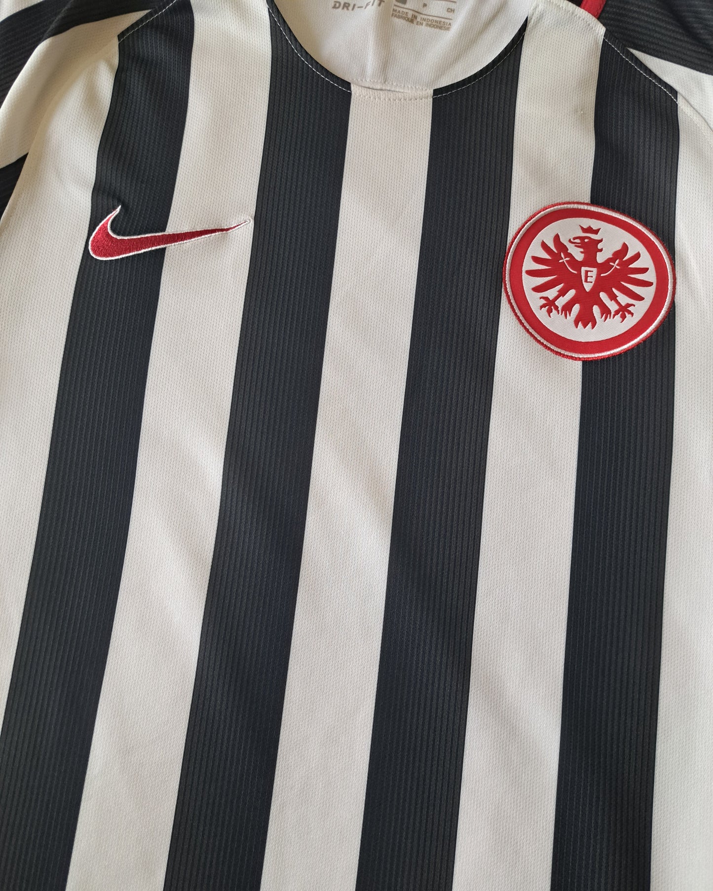 Eintracht Frankfurt 2016-17 Home Shirt